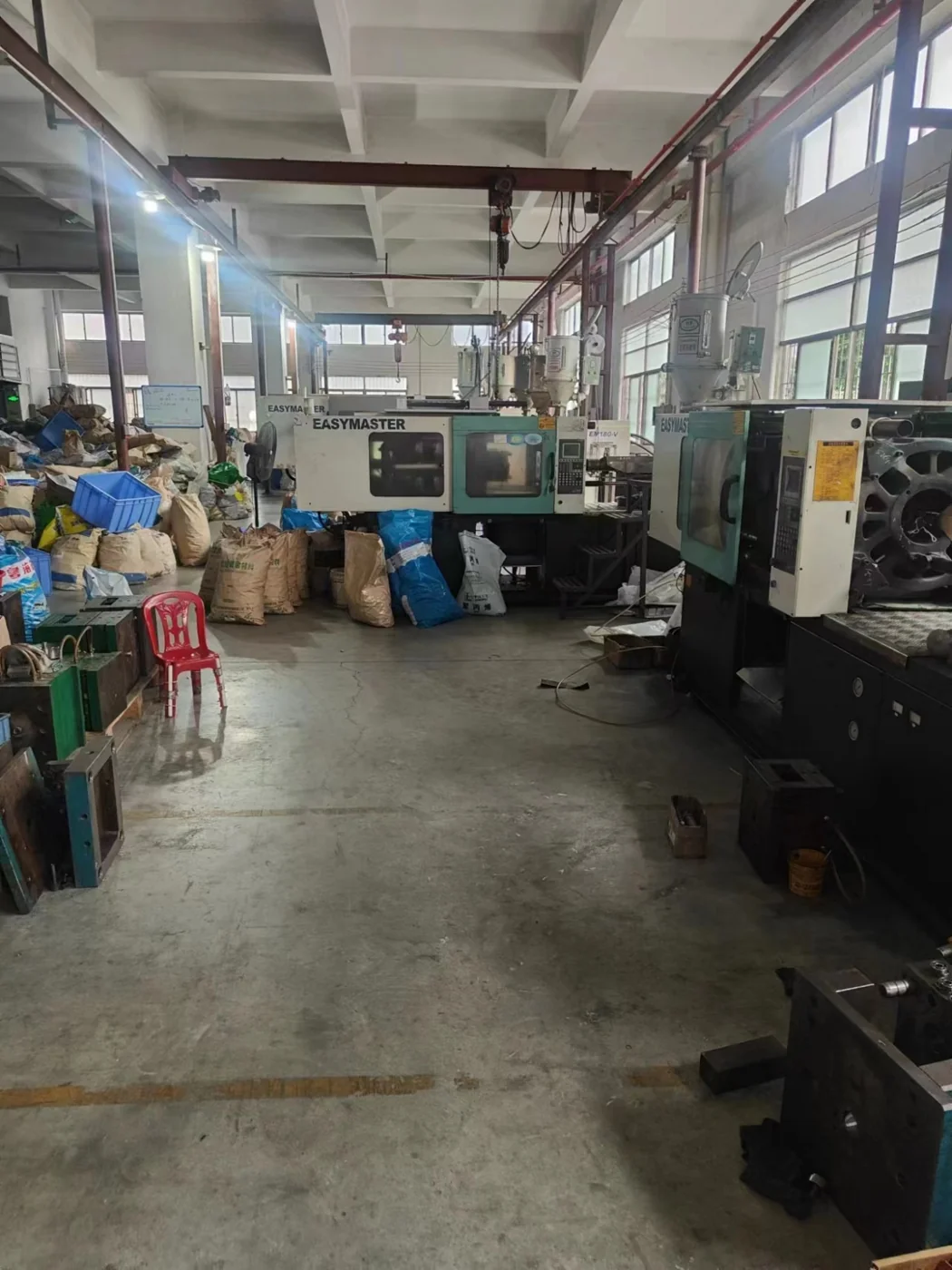 Injection molding machines in the workshop shown in the company presentation